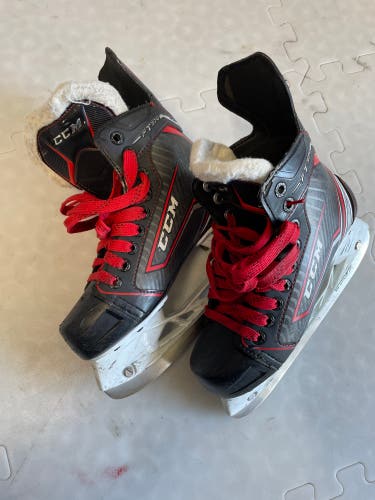 Junior CCM Regular Width  Size 3 JetSpeed FT370 Hockey Skates