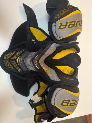 Junior Small Bauer Supreme TotalOne NXG Shoulder Pads
