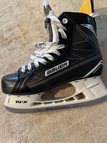 Senior Bauer Regular Width s150 Hockey Skates