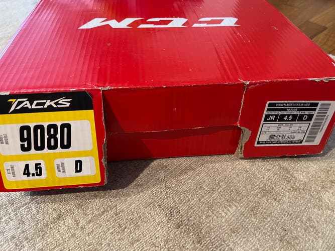 Junior CCM Regular Width Size 4.5 Tacks 9080 Hockey Skates