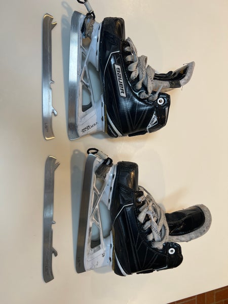 Used Bauer Regular Width Junior Size 1 Supreme S190 Hockey Goalie Skates
