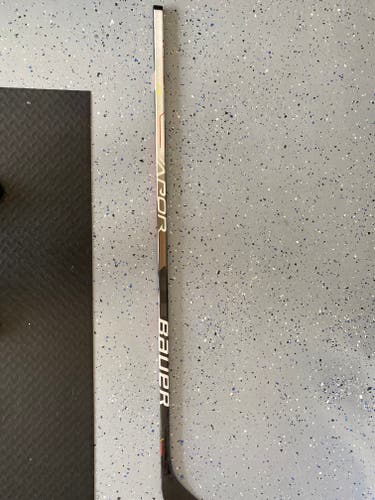Senior Left Hand Bauer Vapor Hyperlite Hockey Stick Mid Pattern
