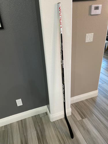 Senior Left Hand  Vapor Hyperlite Hockey Stick