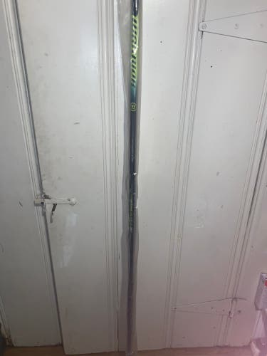 Senior Right Handed Mid Pattern  Alpha DX Hockey Stick