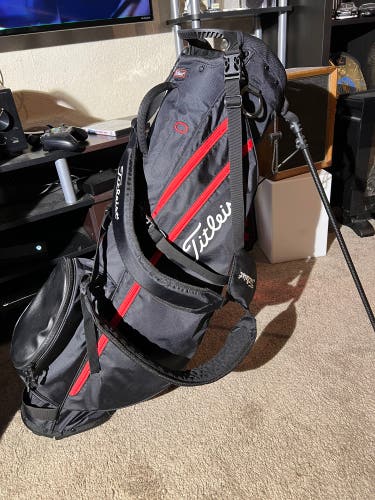 Titleist Players 4 Carbon Stand Bag