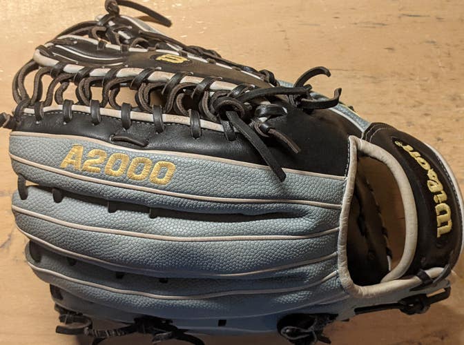 Used Right Hand Throw Wilson Outfield A2000 Baseball Glove 12.75" Black/Grey, Superskin