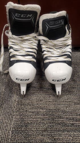 Senior Used CCM Tacks 9060 Hockey Goalie Skates Regular Width Size 9.5