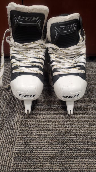 Senior Used CCM Tacks 9060 Hockey Goalie Skates Regular Width Size 9.5