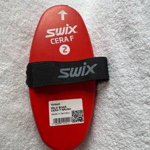 Swix Wild Boar Oval Brush: New