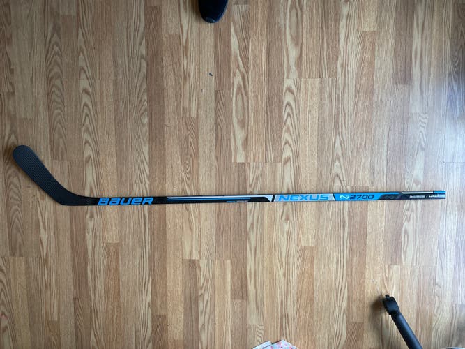 Senior Right Handed Mid Pattern  Nexus 2700 Hockey Stick