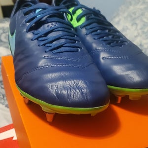 Nike Tiempo Legend VI Cleats Size 6.5 (Women's 7.5)