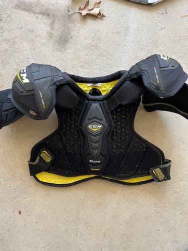 Senior Used CCM Tacks 6052 Shoulder Pads