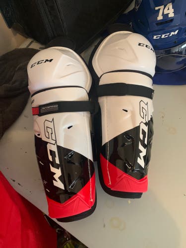 CCM  Jetspeed FT485 Shin Pads