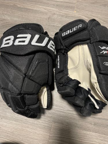 Bauer 13" Vapor APX2 Pro Gloves