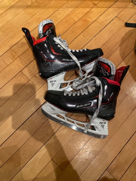 3x Pro Skates Senior Bauer Size 10.5 Vapor 3X Pro Hockey Skates