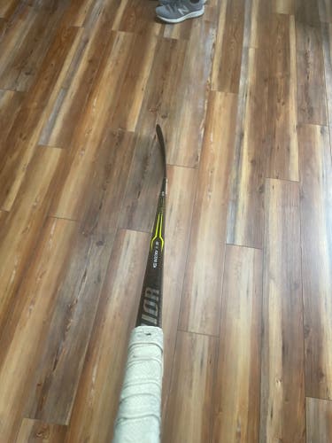 Senior Right Handed Toe Pattern  Alpha QX Hockey Stick