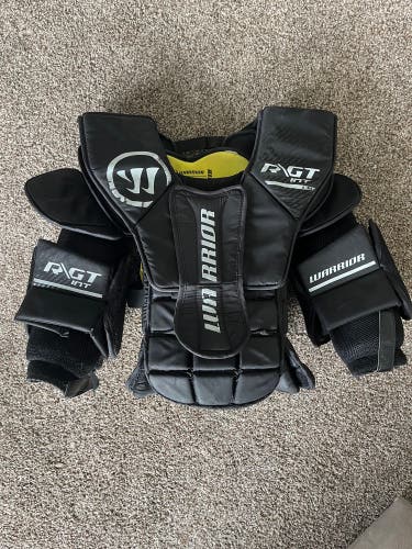 Warrior R/GT Intermediate chest protector L/XL