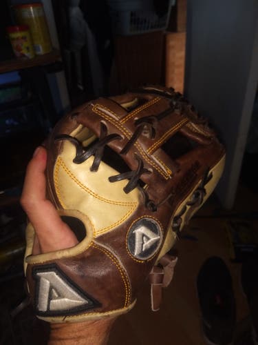 New Akadema Right Hand Throw Infield Baseball Glove 11.75"