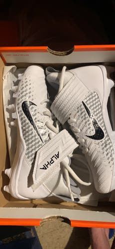 Nike alpha menace varsity football cleats size 3y new In box