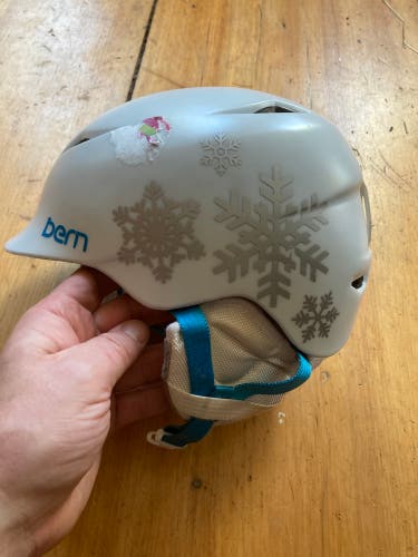 Bern Childrens Small /X Small  ski helmet