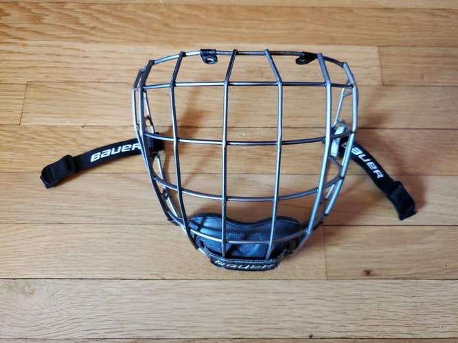 Used Medium Bauer Re-Akt titanium cage