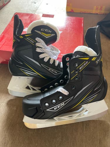 Junior CCM Regular Width  Size 3 Tacks 2092 Hockey Skates