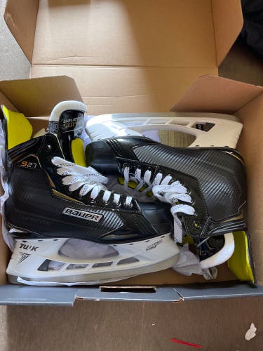 Senior Bauer Regular Width  Size 9.5 Supreme S27 Hockey Skates
