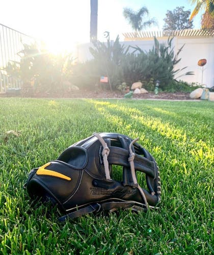 Right Hand Throw 11.75" Diamond Elite Baseball Glove