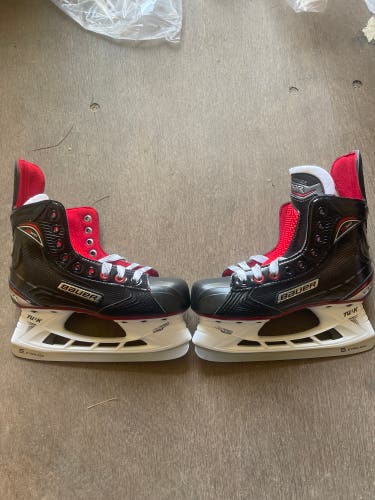 Junior Bauer Regular Width  Size 3.5 Vapor X500 Hockey Skates