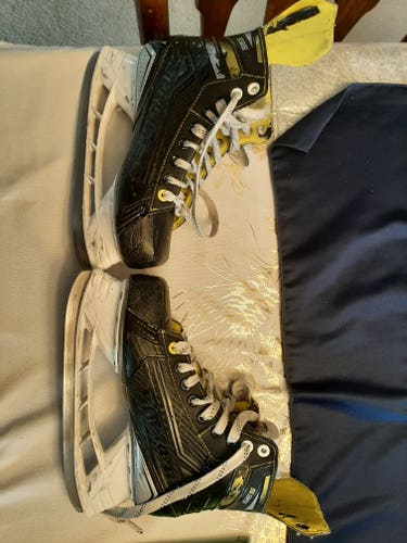 Youth Used Bauer Supreme S35 Hockey Skates Regular Width Size 5.5