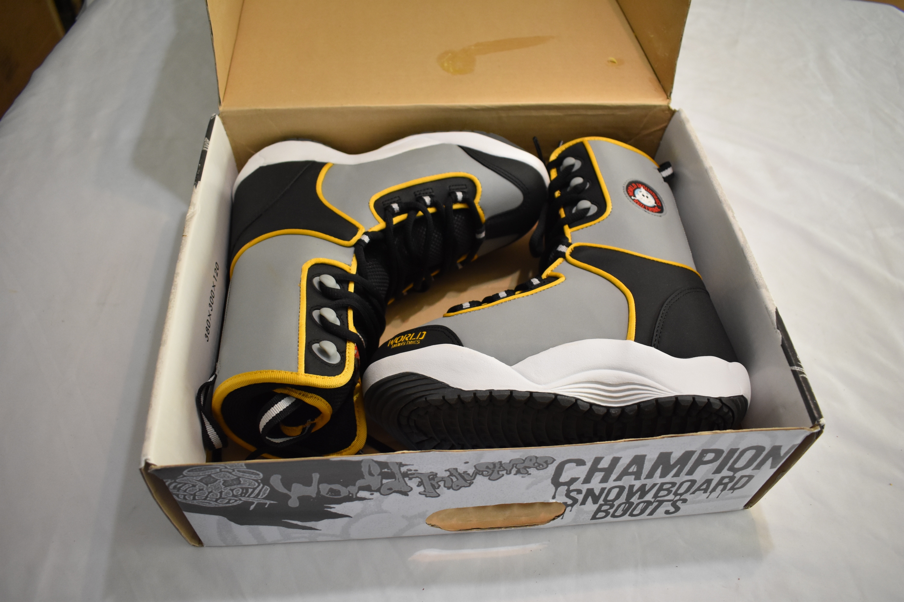 NEW - World Industries Champion Snowboard Boots, Size 4 - In the Box!