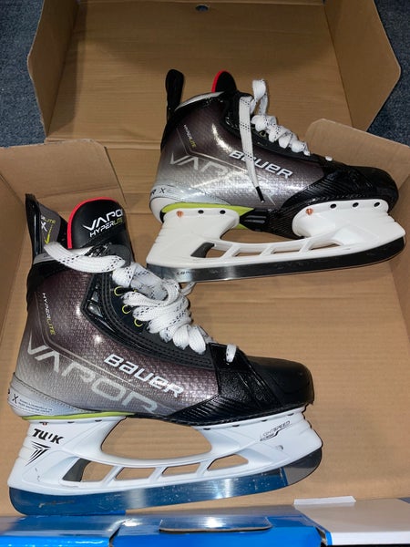 Senior Bauer Size 8.5 Vapor Hyperlite Hockey Skates