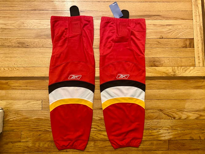 Calgary Flames Reebok Hockey Socks XL Red NWT