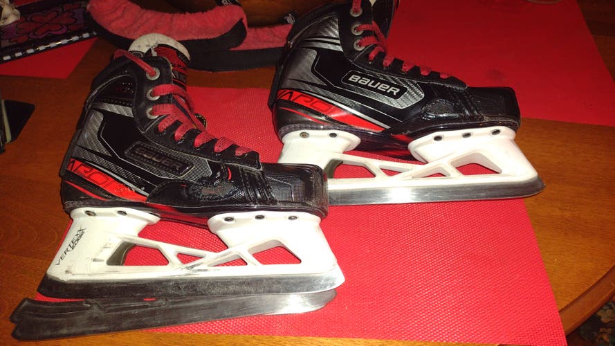Junior Used Bauer Vapor X2.9 Hockey Goalie Skates Regular Width Size 2