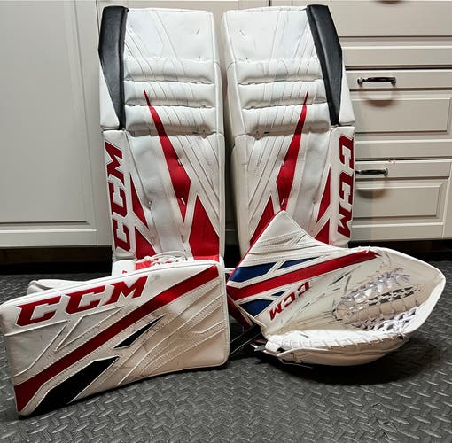 CCM Eflex 4.9 Leg Pads - EFlex 4.5 Gloves and Blocker