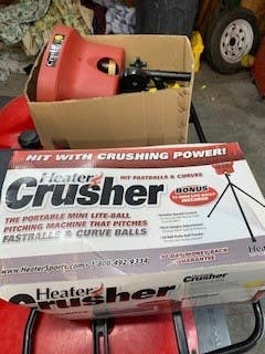 Heater crusher mini ball pitching machine