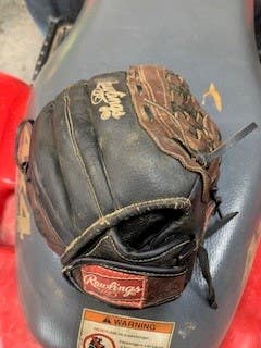 Used Right Hand Throw Rawlings Infield Savage Baseball Glove 11"