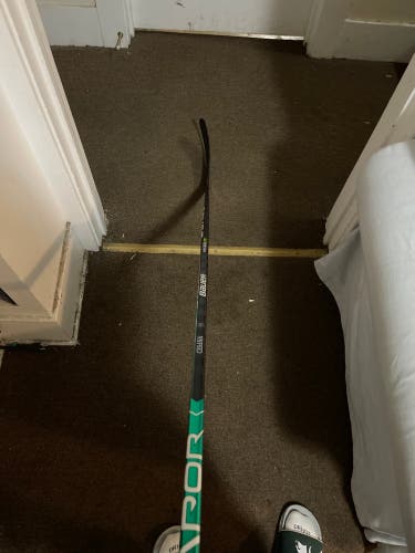Used Right Handed Toe Pattern Vapor FlyLite Hockey Stick
