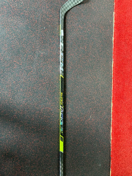 Senior Right Handed Mid Pattern Super Tacks AS3 Pro Hockey Stick