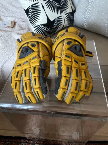 New Player's STX 13" Assault Lacrosse Gloves