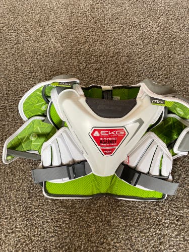 Maverik Max EKG Shoulder Pads medium NWT