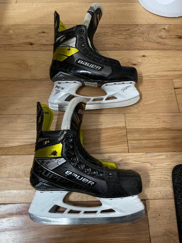 Senior Bauer Regular Width  Size 7 Supreme 3S Hockey Skates