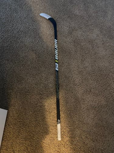 Intermediate Right Supreme 2S Hockey Stick