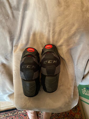 Used Medium CCM  U+ CL Elbow Pads