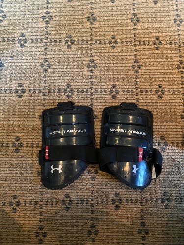 New Large Under Armour Shoulder Pads