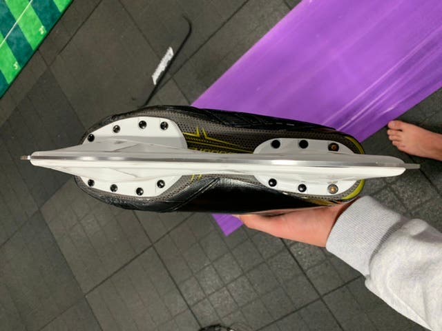 Junior Used Bauer Supreme S29 Goalie Hockey Skates Regular Width Size 8