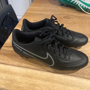 Black Men's Size 11 (Women's 12) Nike Tiempo legend Cleats