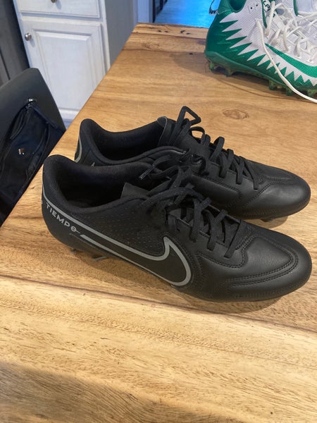 Black Men's Size 11 (Women's 12) Nike Tiempo legend Cleats