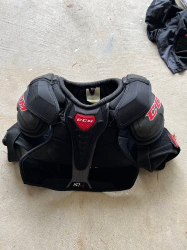 Senior Medium CCM Shoulder Pads
