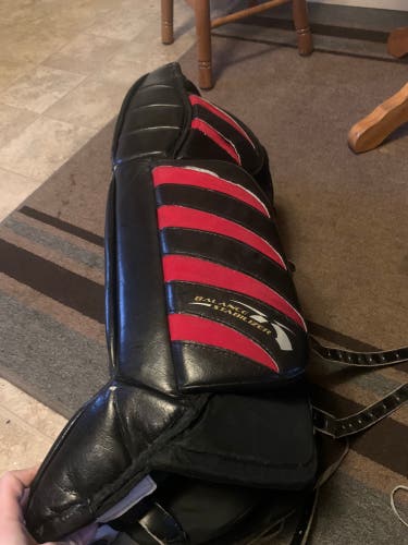 32" Vaughn Velocity V2 Goalie Leg Pads